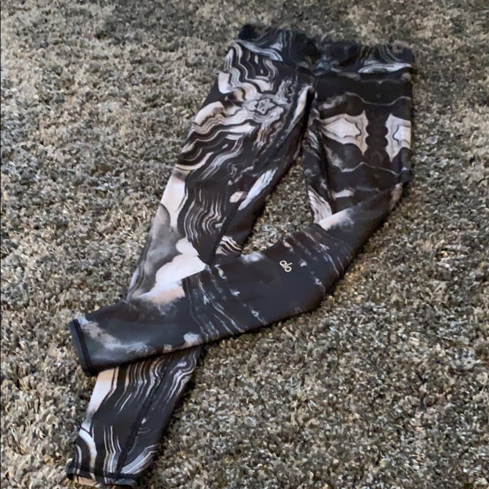 Alo Yoga marble print leggings - size small